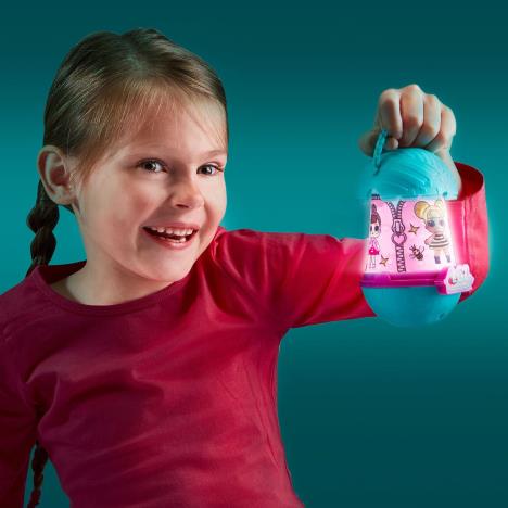 LOL Surprise 2 In 1 Pop Up Light & Torch Extra Image 1